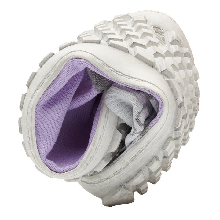 The sports shoe ZAQQ SOQQ Jazz Purple is curved in the middle to show off its textured profile and barefoot sole design. It features a contrasting purple lining, reminiscent of the style of a sock shoe. The shoe is isolated against a white background.