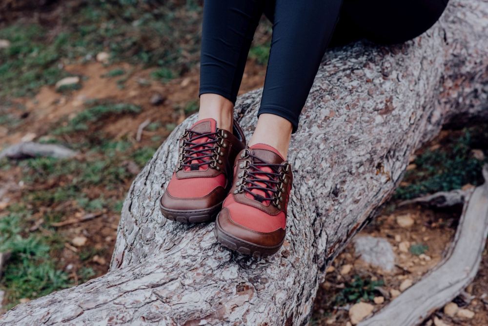 Hiqe low vegan camel red waterproof