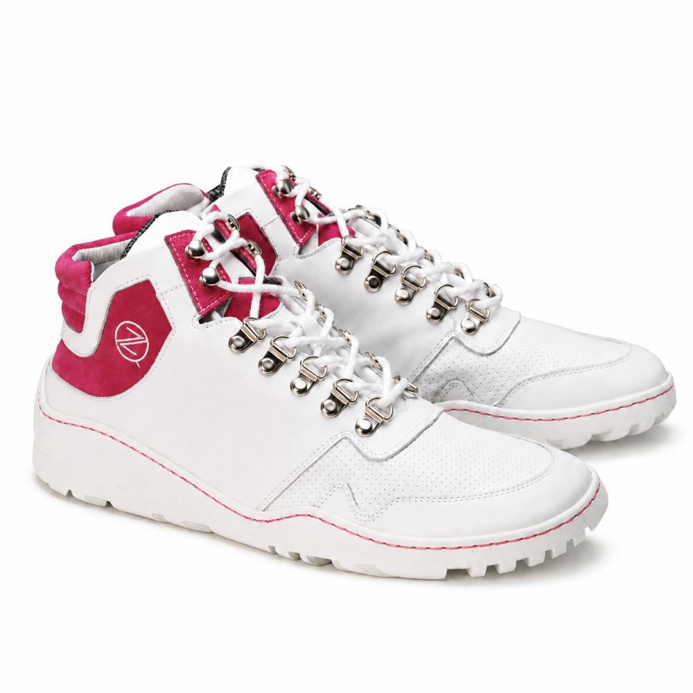 We present the waterproof high-top sneakers ZAQQ VAQATION Pink. These stylish designs are made from white leather with pink accents on the tongue and heel, silver eyelets, a sturdy white sole, and an elegant logo on the side. They are perfect for any adventure.