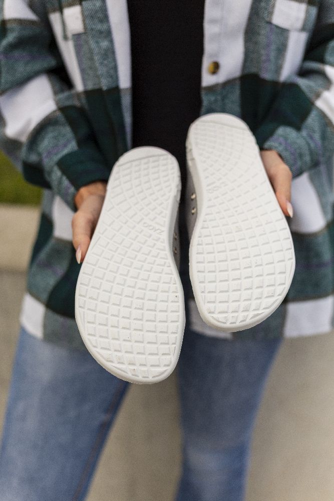 Chuqqs low gray