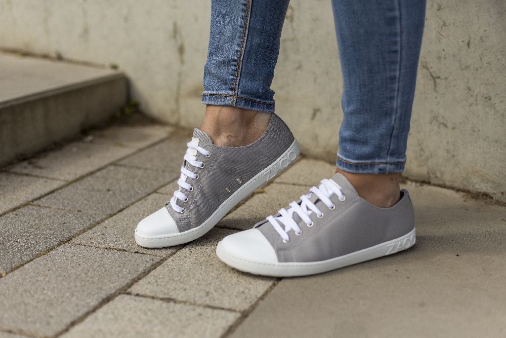Chuqqs low gray
