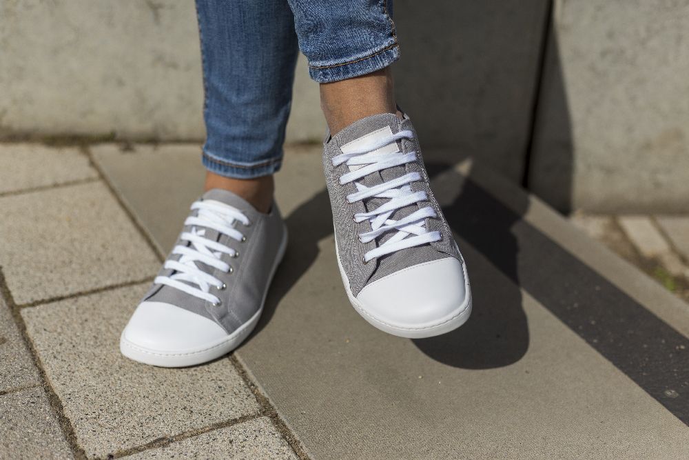 Chuqqs low gray