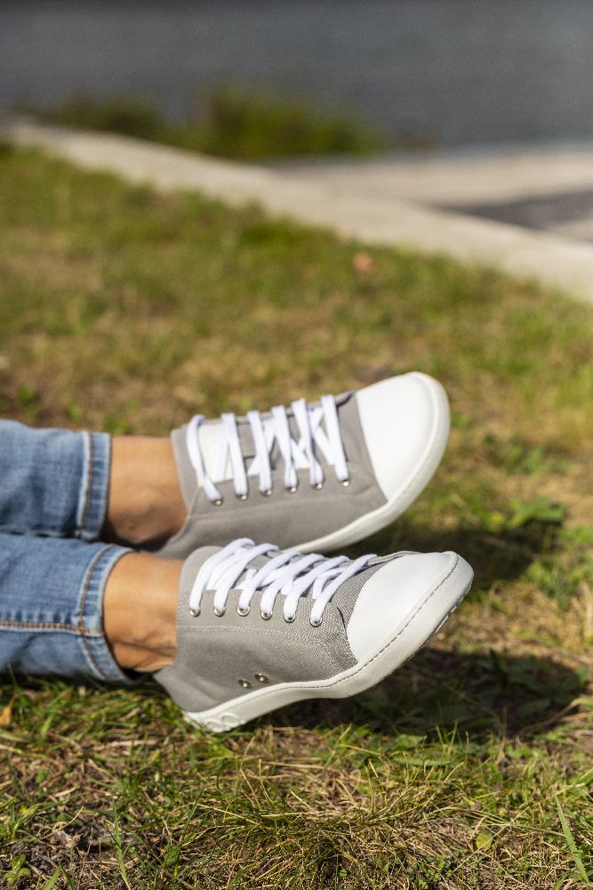 Chuqqs low gray