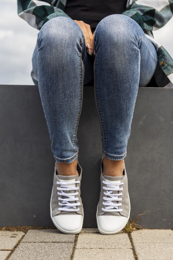 Chuqqs low gray