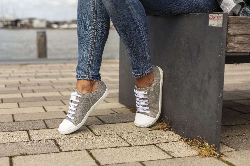 Chuqqs low gray